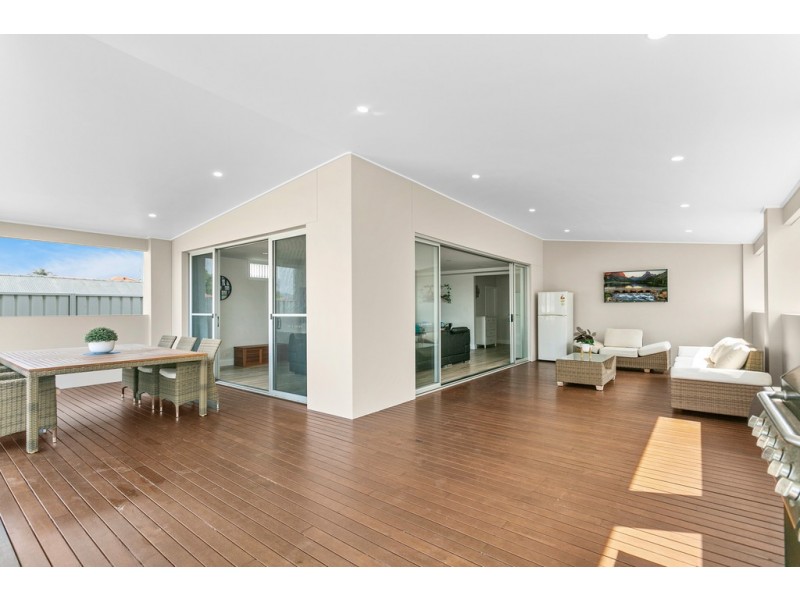 81 Pur Pur Avenue, Lake Illawarra NSW 2528