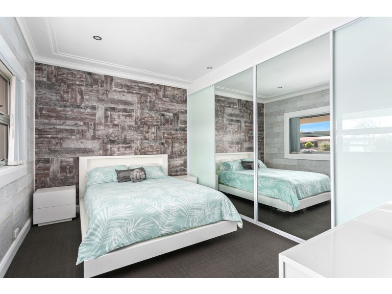 81 Pur Pur Avenue, Lake Illawarra NSW 2528