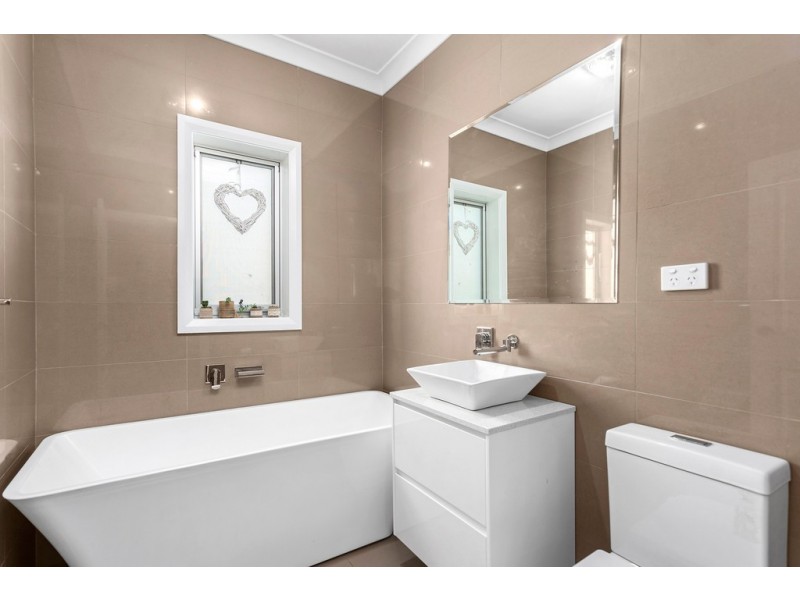 81 Pur Pur Avenue, Lake Illawarra NSW 2528