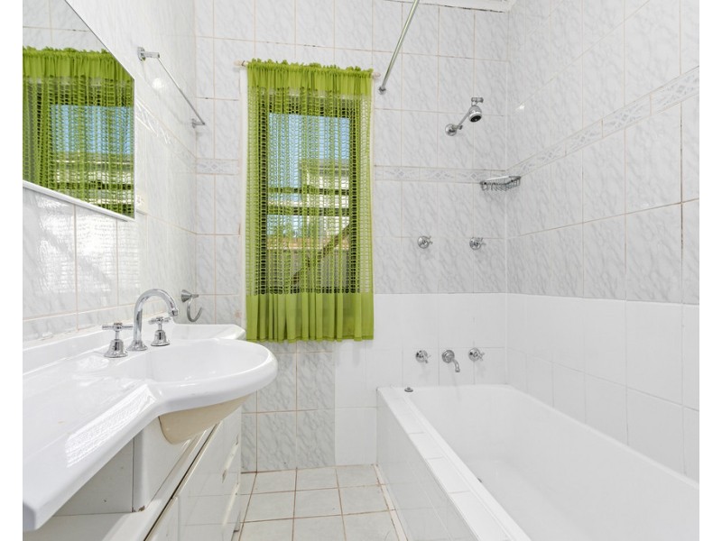 1 Dennis Avenue, Mount Warrigal NSW 2528