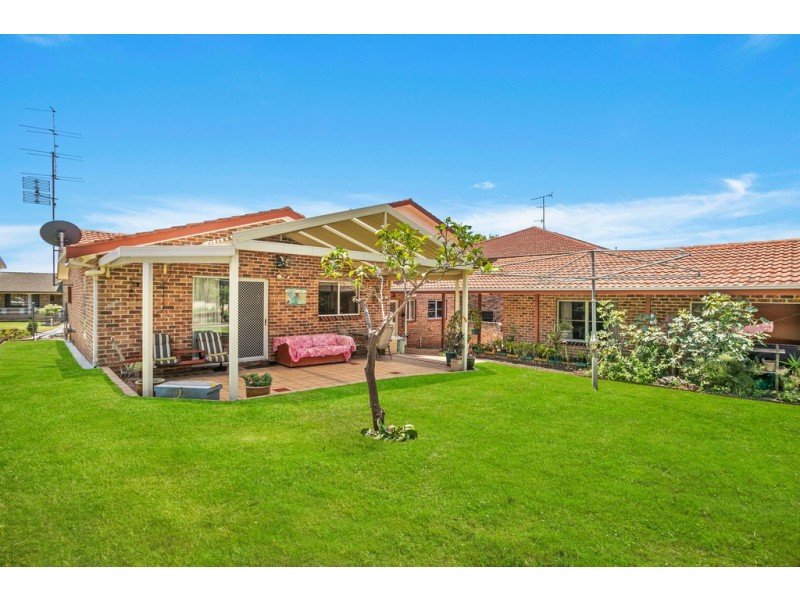 138 Captain Cook Drive, Barrack Heights NSW 2528