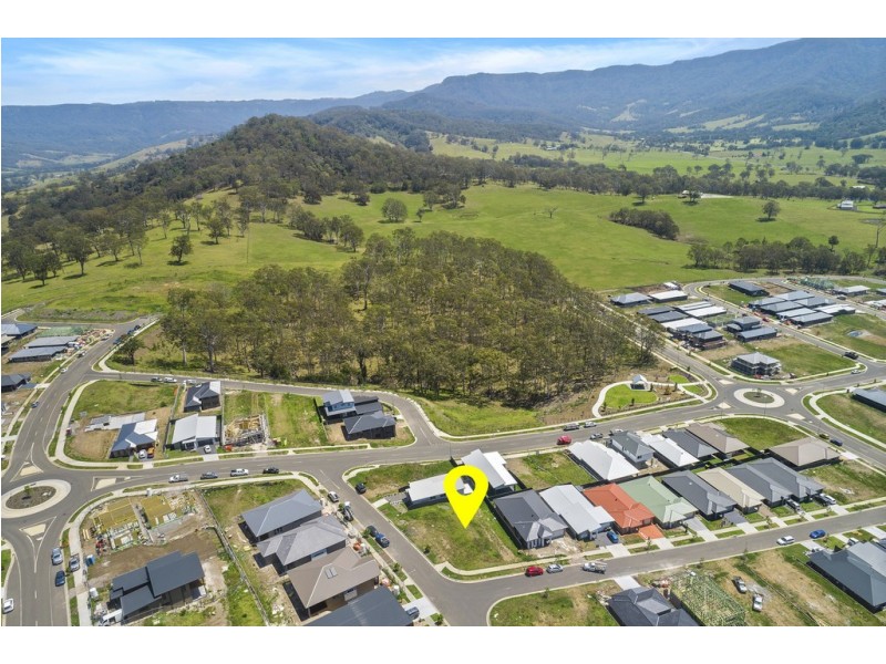 1 Hollow Way, Calderwood NSW 2527