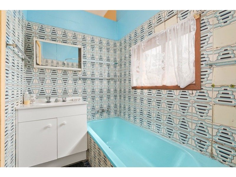 36 Auburn Parade, Cringila NSW 2502