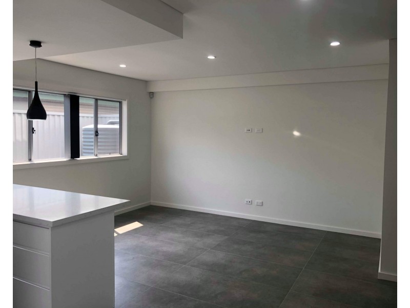 8/17 Fisher Street, Oak Flats NSW 2529