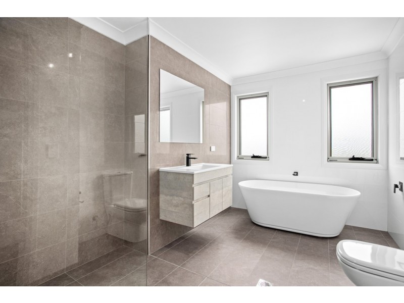 52 Oak Farm Road, Calderwood NSW 2527