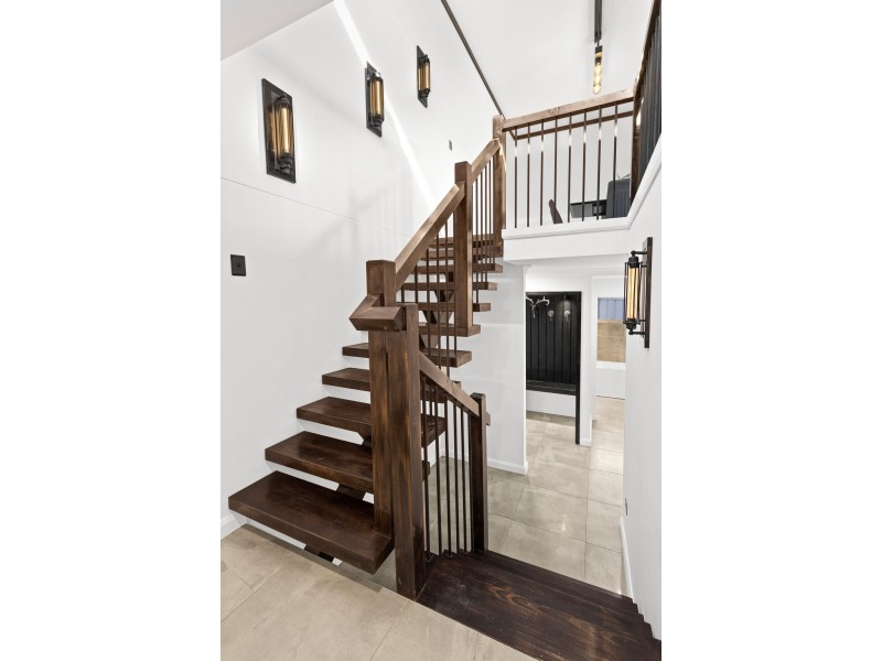 193 Northcliffe Drive, Berkeley NSW 2506