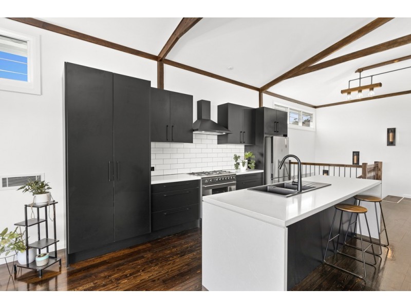 193 Northcliffe Drive, Berkeley NSW 2506