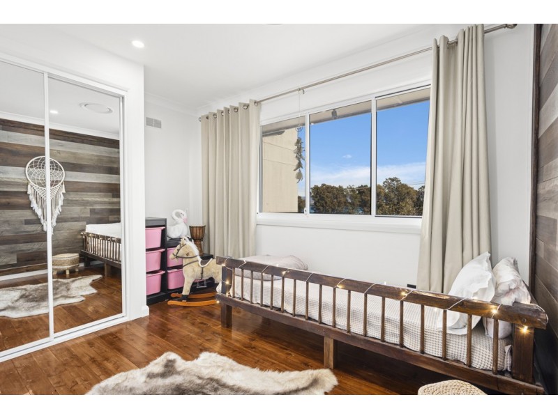 193 Northcliffe Drive, Berkeley NSW 2506