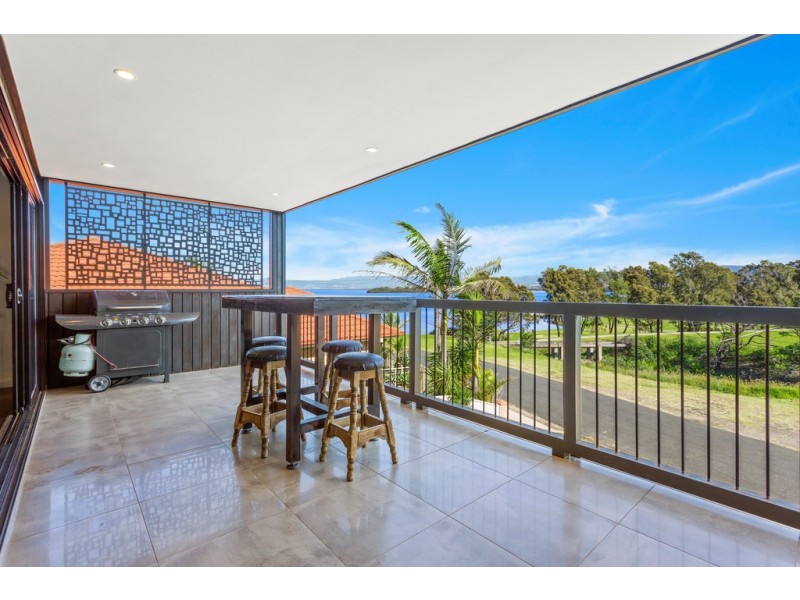 193 Northcliffe Drive, Berkeley NSW 2506