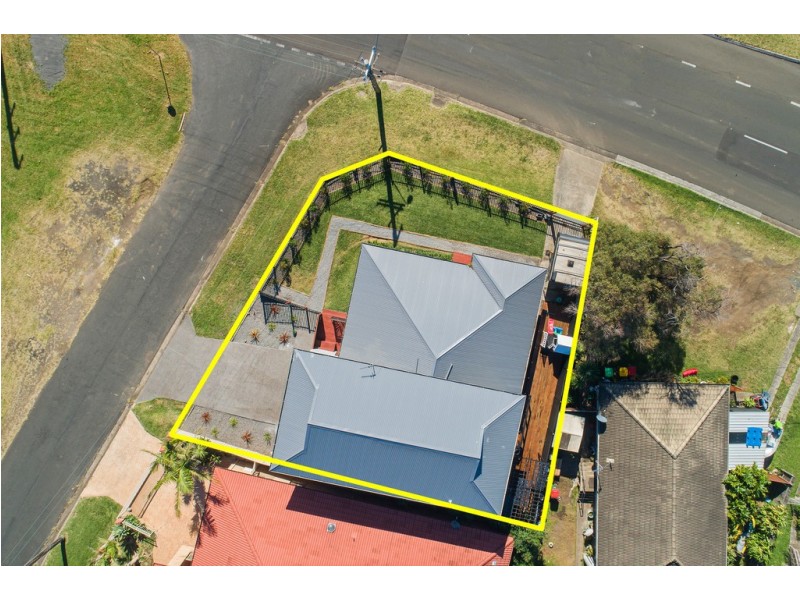 193 Northcliffe Drive, Berkeley NSW 2506