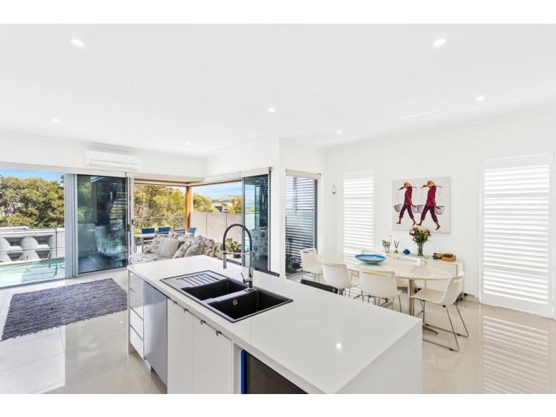 10 Glades Parkway, Shell Cove NSW 2529