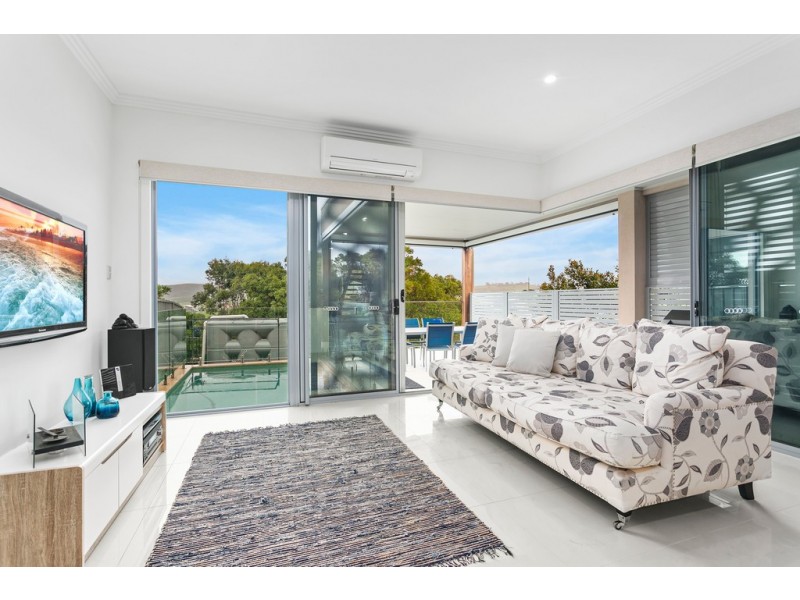 10 Glades Parkway, Shell Cove NSW 2529