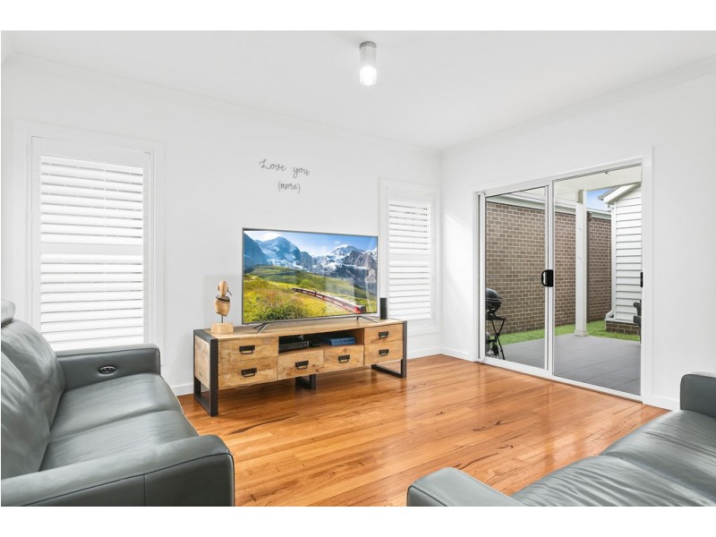 37 Curramore Terrace, Tullimbar NSW 2527