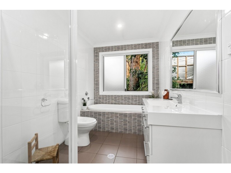 6 Beach Road, Shellharbour NSW 2529