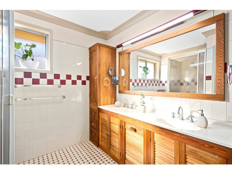 5 Roberts Avenue, Barrack Heights NSW 2528