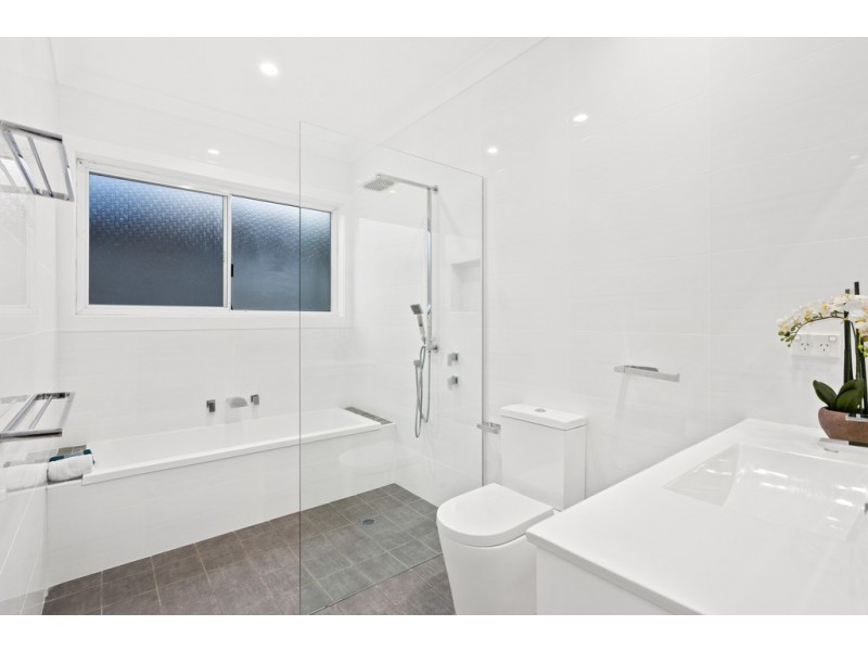 6 Headland Parade, Barrack Point NSW 2528