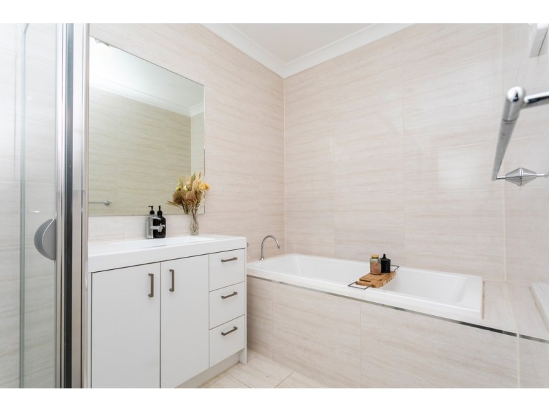 27a Wollingurry Street, Haywards Bay NSW 2530