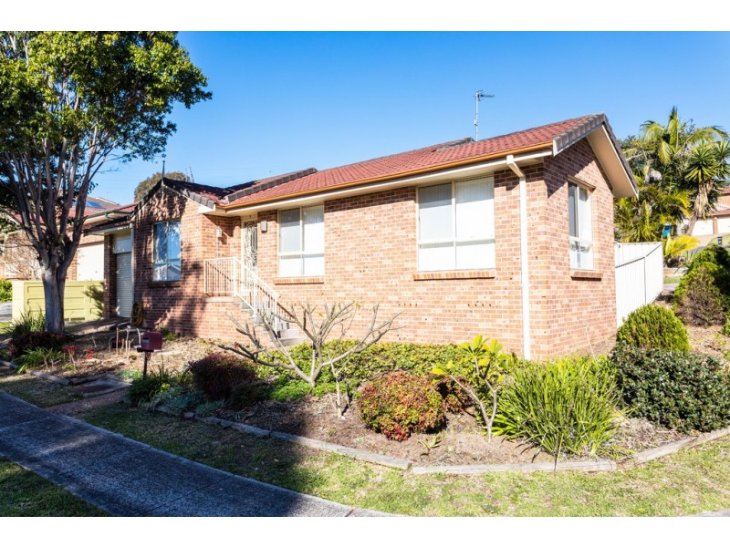 2/9 Panbula Place, Flinders NSW 2529