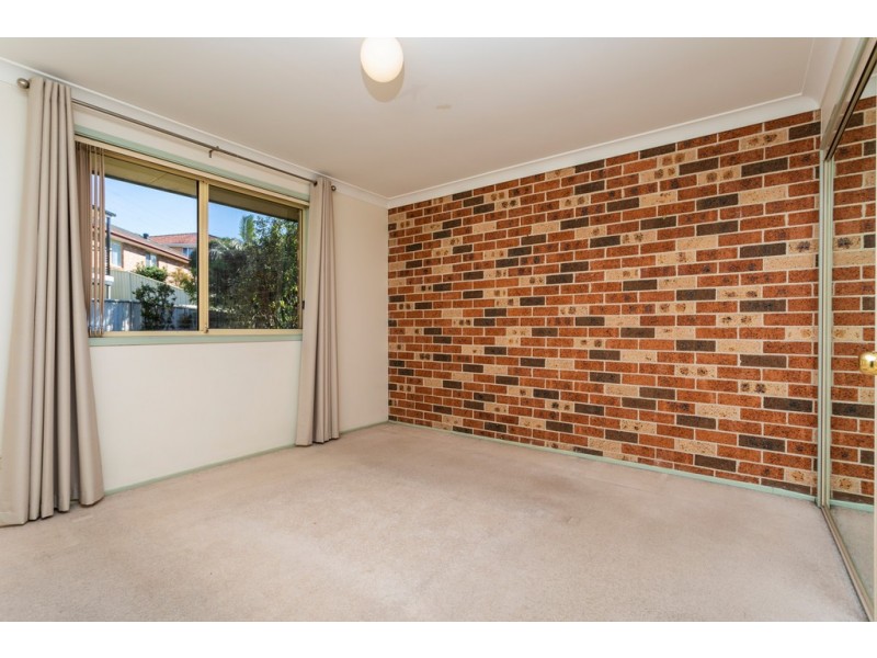 2/3 Panbula Place, Flinders NSW 2529