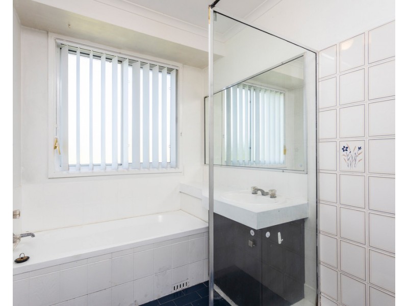 8 Coachwood Drive, Albion Park Rail NSW 2527