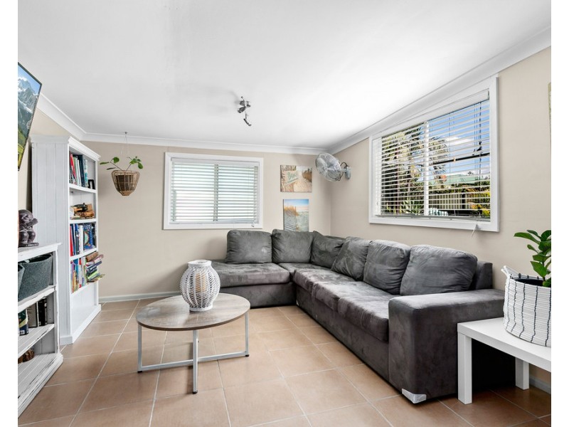 11 William Avenue, Warilla NSW 2528
