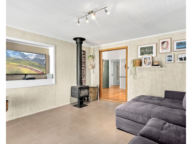 11 William Avenue, Warilla NSW 2528