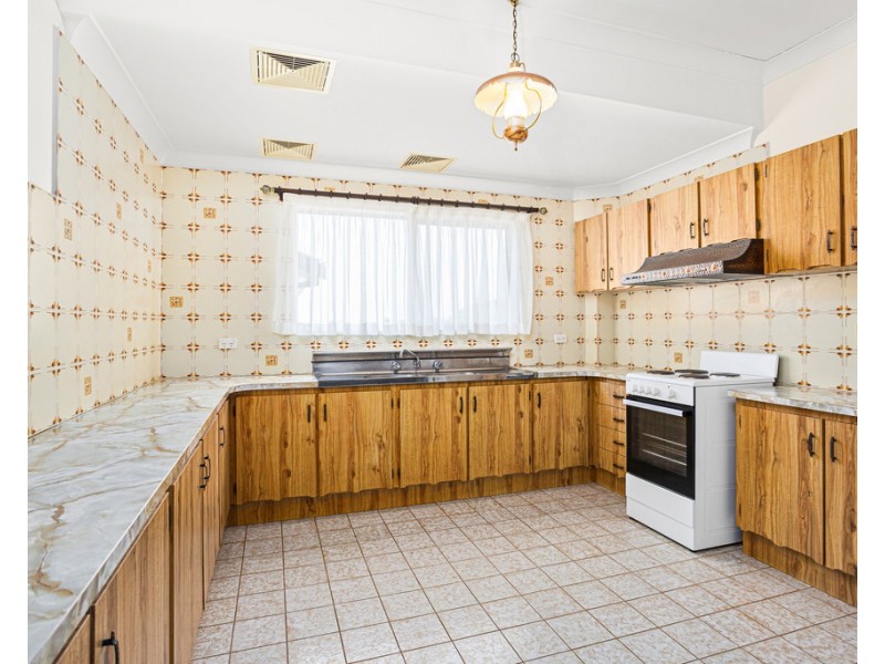 162 Captain Cook Drive, Barrack Heights NSW 2528