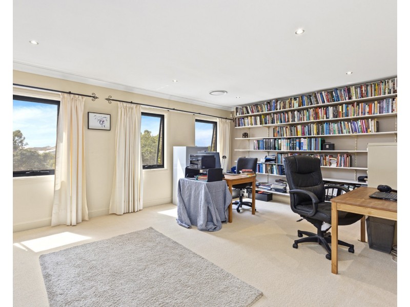8 Solander Avenue, Shell Cove NSW 2529