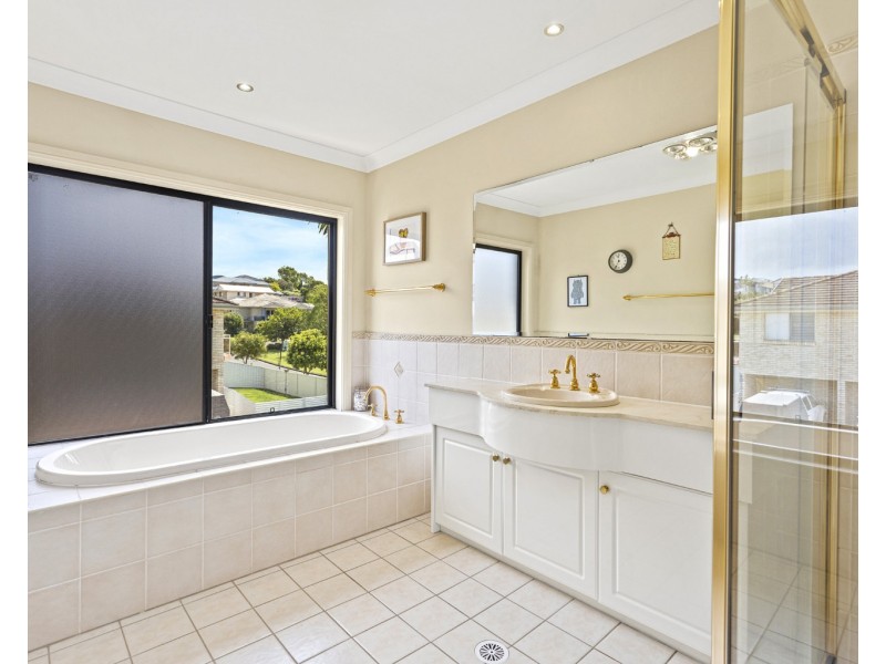 8 Solander Avenue, Shell Cove NSW 2529