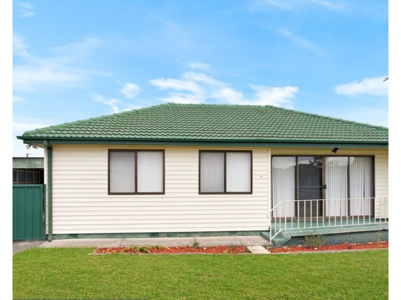 11 Elouera Street, Lake Illawarra NSW 2528