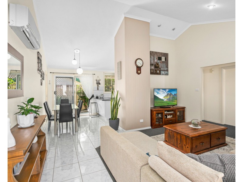 2/16 Kianga Close, Flinders NSW 2529