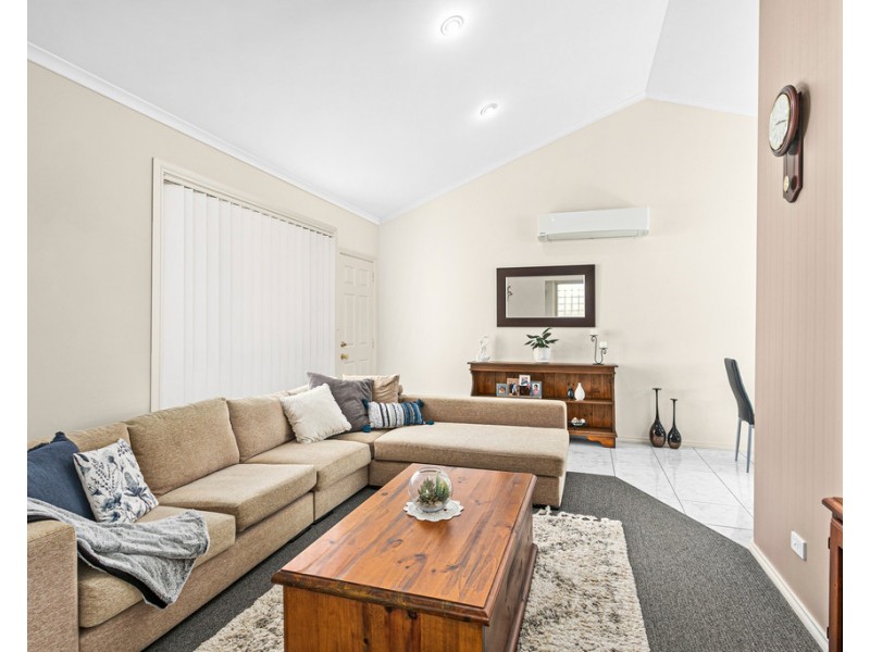 2/16 Kianga Close, Flinders NSW 2529
