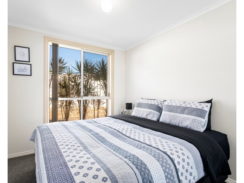 2/16 Kianga Close, Flinders NSW 2529