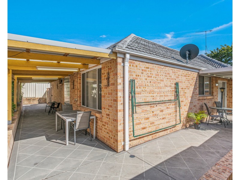 2/16 Kianga Close, Flinders NSW 2529