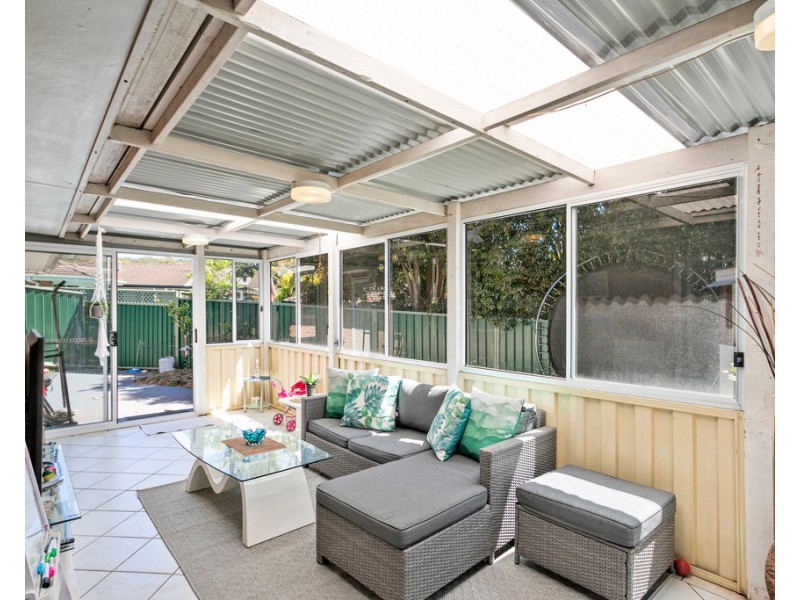 25 Macleay Place, Albion Park NSW 2527