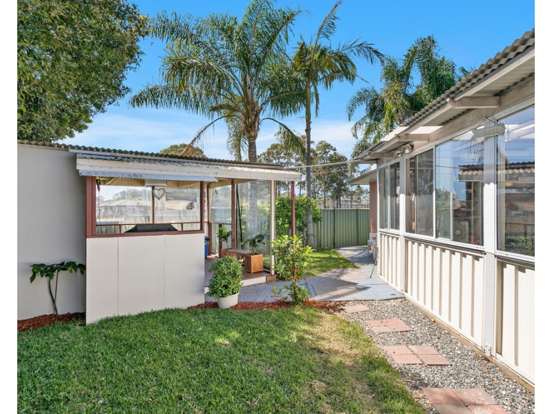 25 Macleay Place, Albion Park NSW 2527