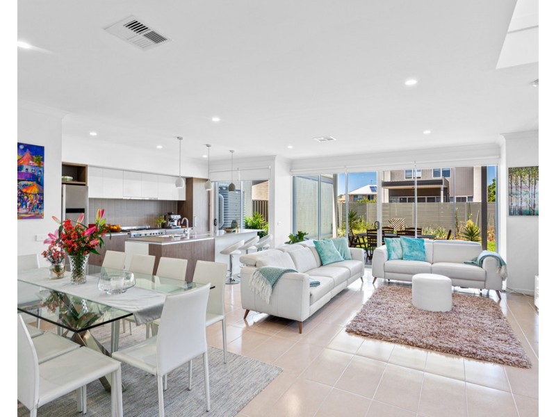 5 Southern Cross Boulevard, Shell Cove NSW 2529