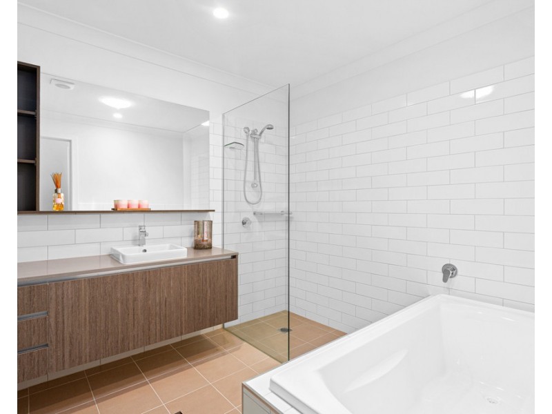 5 Southern Cross Boulevard, Shell Cove NSW 2529