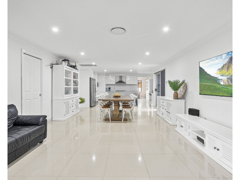 6 Bourke Avenue, Barrack Heights NSW 2528