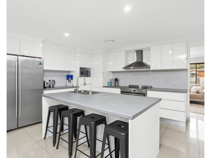 6 Bourke Avenue, Barrack Heights NSW 2528