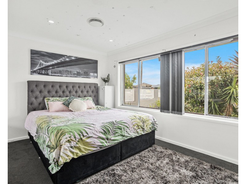 6 Bourke Avenue, Barrack Heights NSW 2528