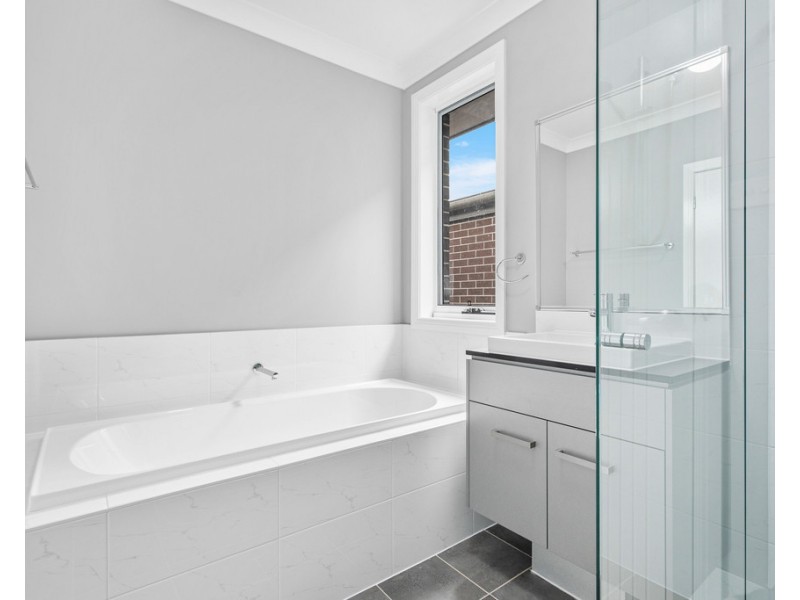 11 Sarsaparilla Way, Calderwood NSW 2527