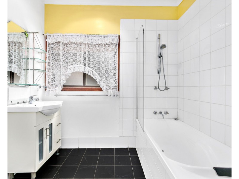 23 Lyne Street, Oak Flats NSW 2529