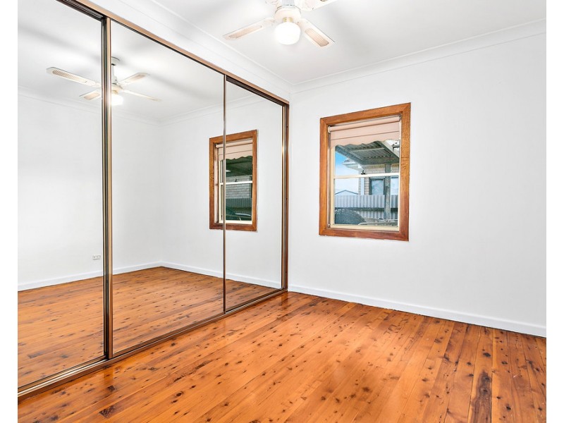 23 Lyne Street, Oak Flats NSW 2529