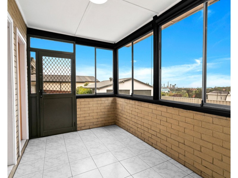 196 Flagstaff Road, Lake Heights NSW 2502