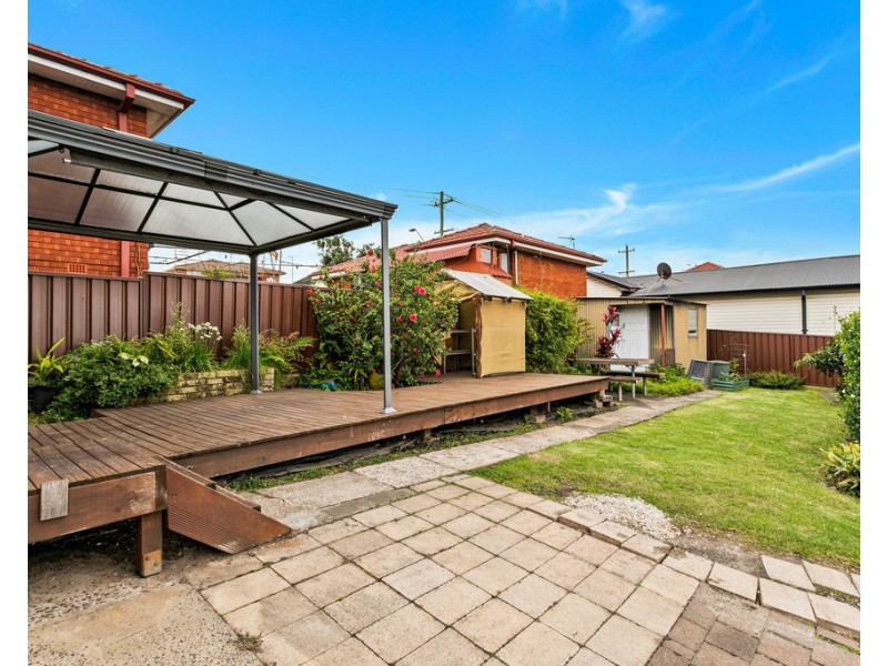 196 Flagstaff Road, Lake Heights NSW 2502