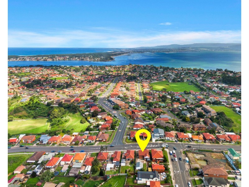 196 Flagstaff Road, Lake Heights NSW 2502