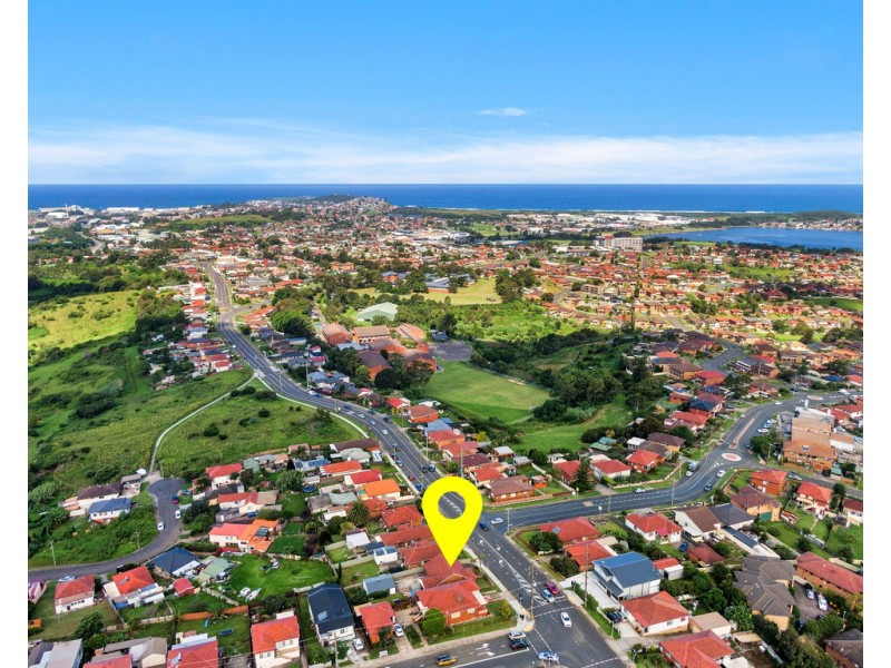 196 Flagstaff Road, Lake Heights NSW 2502