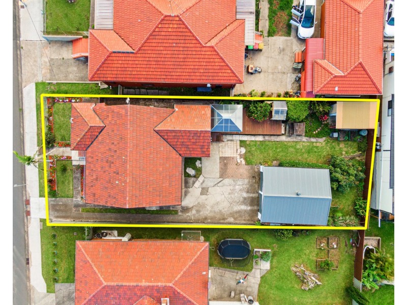 196 Flagstaff Road, Lake Heights NSW 2502