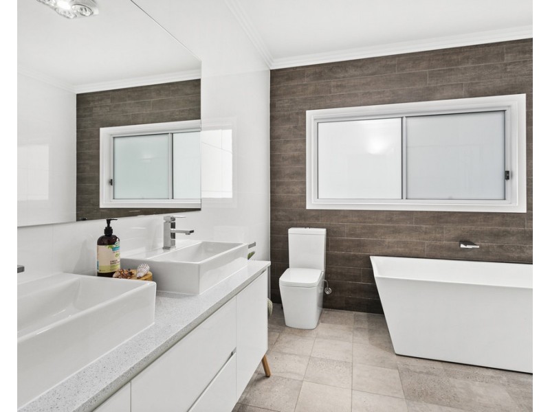 4 Clipper Avenue, Shell Cove NSW 2529